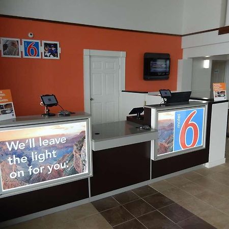 Motel 6 Portland Interior photo