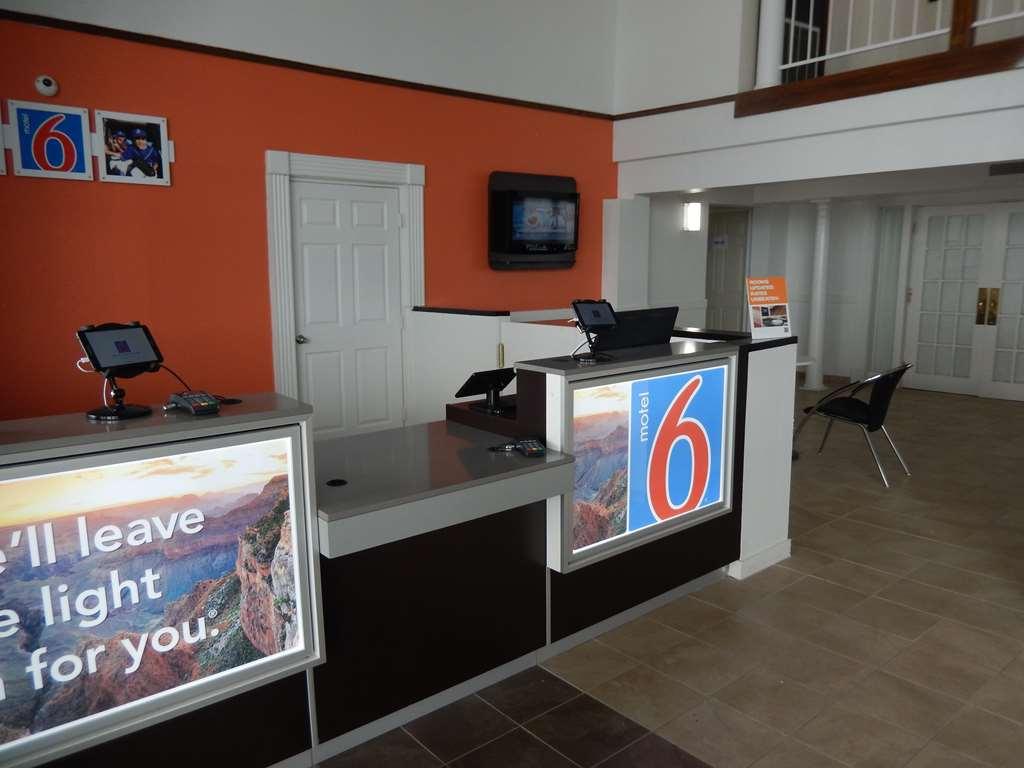 Motel 6 Portland Interior photo