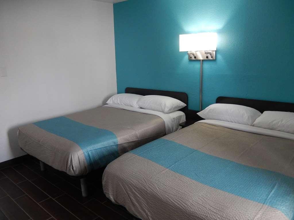 Motel 6 Portland Room photo