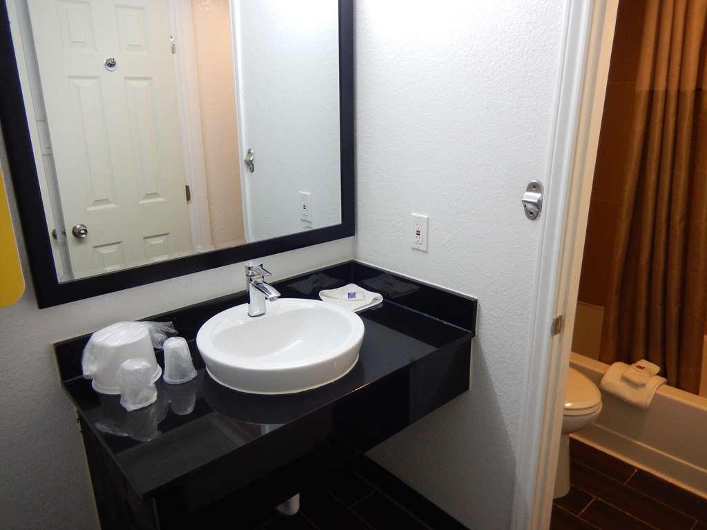 Motel 6 Portland Room photo